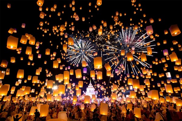 Yi-Peng-lantern-festival-Chiang-Mai